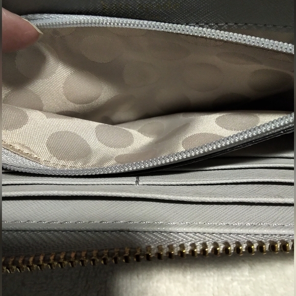 Kate Spade Zippy Wallet - Picture 5 of 7